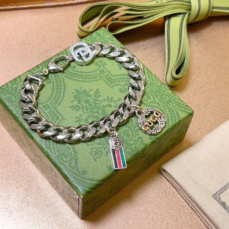 G*u*i bracelets
